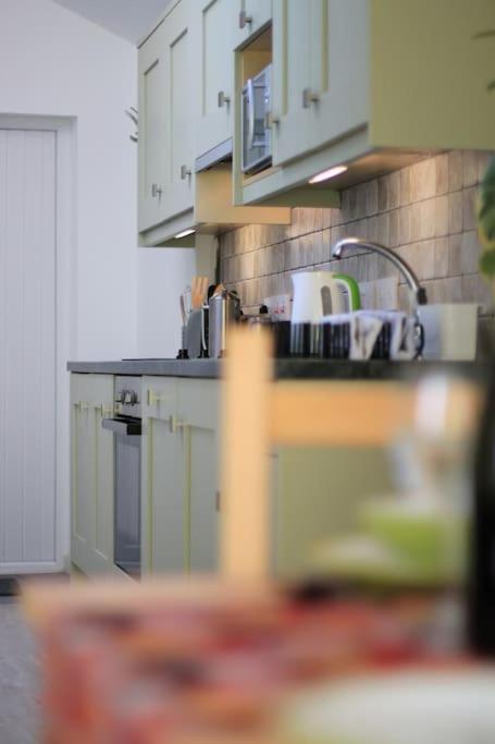 Orchard Nook - Sleeps 4, 2 Bedrooms Kendal Luaran gambar
