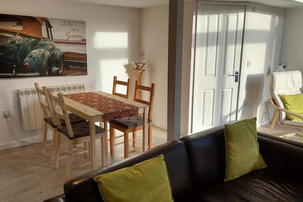 Orchard Nook - Sleeps 4, 2 Bedrooms Kendal Luaran gambar