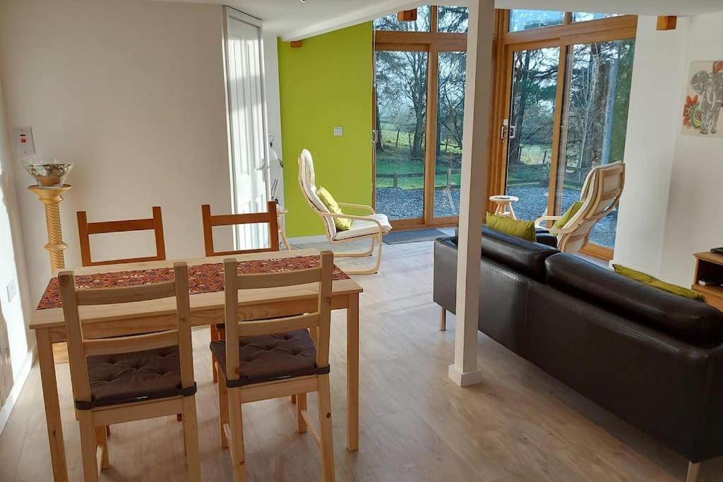 Orchard Nook - Sleeps 4, 2 Bedrooms Kendal Luaran gambar